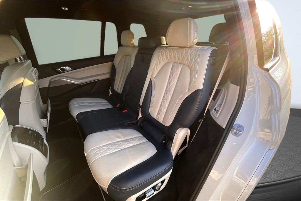 Used 2021 BMW X7 M50i AWD/4WD image 23