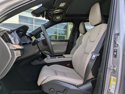 Used 2026 Volvo XC90 B6 Ultra w/ Lounge Package image 2