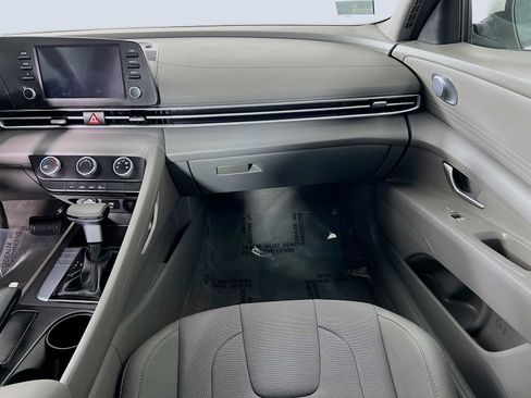 Certified 2024 Hyundai Elantra SE image 22