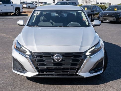 Used 2023 Nissan Altima 2.5 SV image 2
