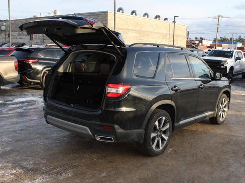 Used 2023 Honda Pilot Elite image 7