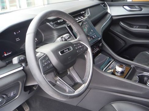 Certified 2024 Jeep Grand Cherokee Altitude AWD/4WD image 15