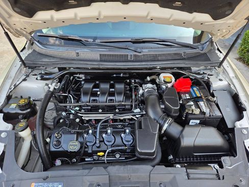 Used 2018 Ford Taurus SE FWD image 21