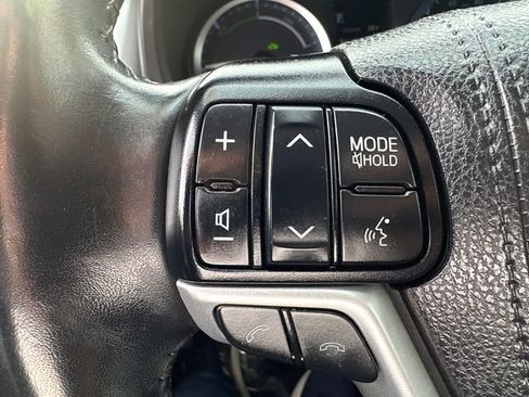 Certified 2019 Toyota Highlander XLE image 29