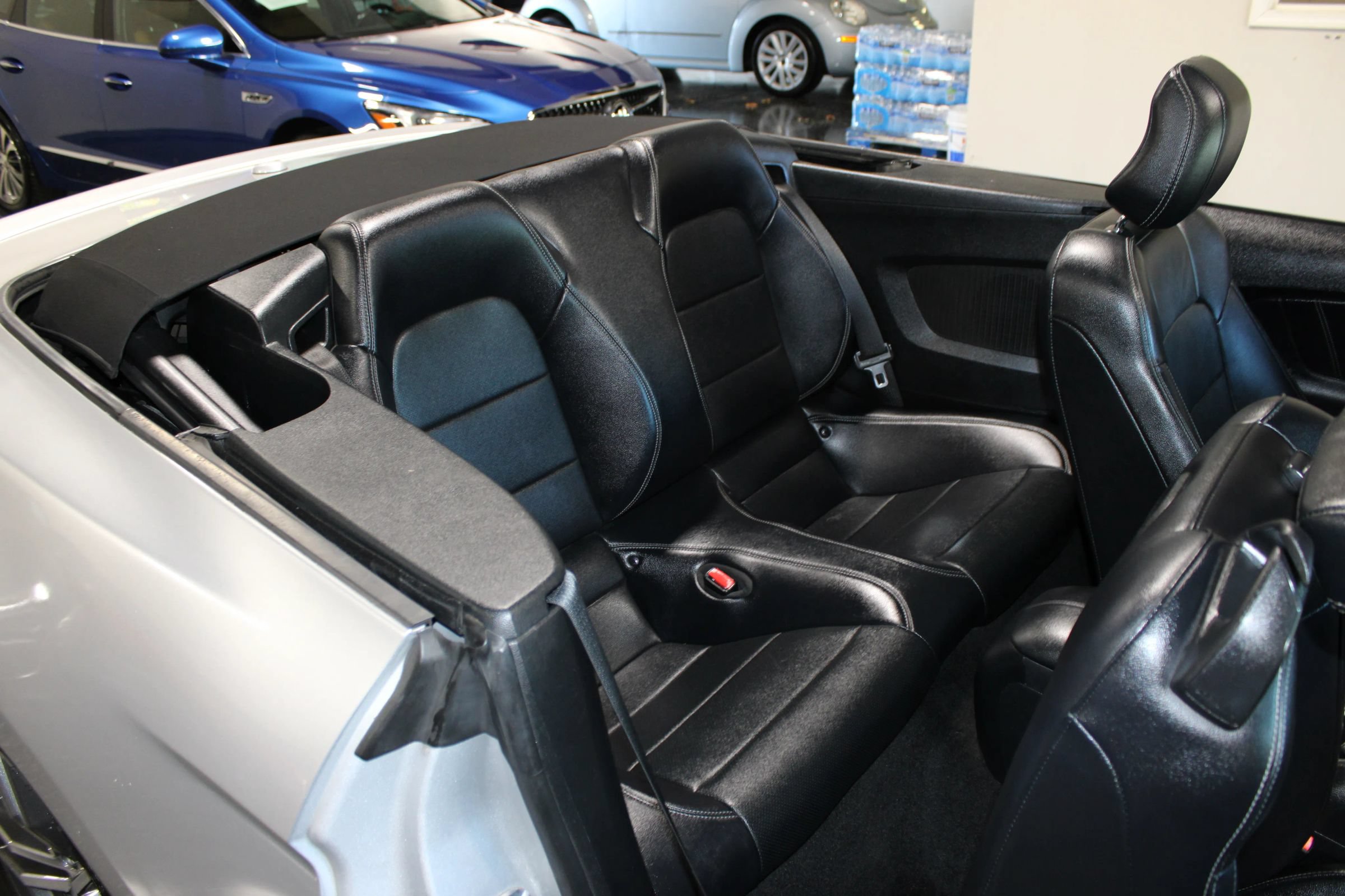 Used 2016 Ford Mustang Convertible RWD image 38
