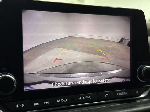 Used 2022 Nissan Rogue SV FWD image 15