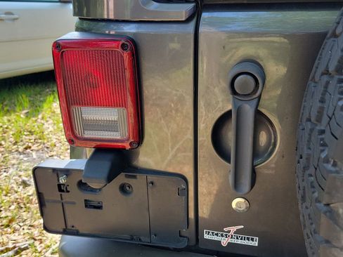 Used 2016 Jeep Wrangler Unlimited Sahara AWD/4WD image 19