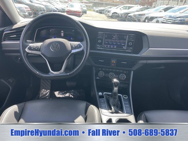 Used 2024 Volkswagen Jetta SE FWD image 14