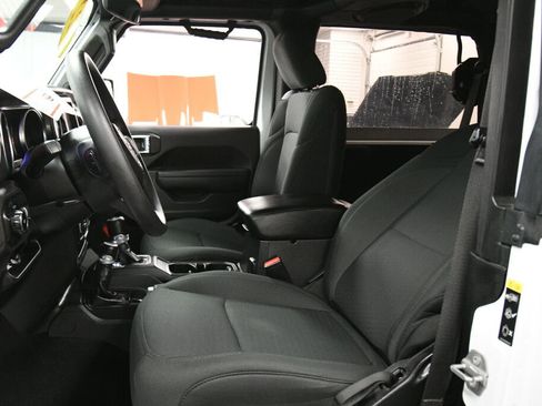 Used 2022 Jeep Wrangler Sport AWD/4WD image 9