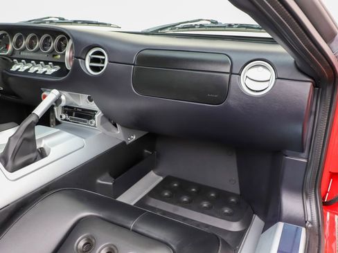 Used 2006 Ford GT RWD image 40