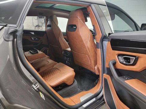 Used 2022 Lamborghini Urus image 34