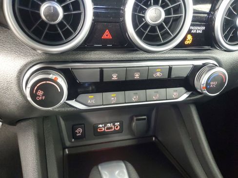 Used 2025 Nissan Sentra SV FWD image 20