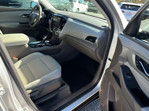 Used 2021 Chevrolet Traverse LT image 17