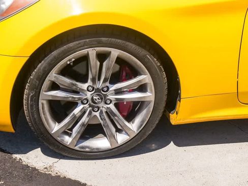 Used 2010 Hyundai Genesis 3.8 RWD image 5