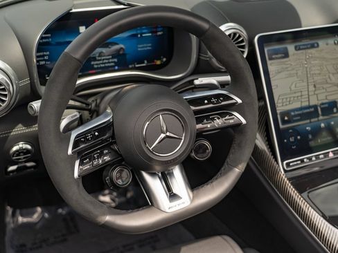 Used 2023 Mercedes-Benz SL 63 AMG 4MATIC w/ Driver Assistance Package image 19