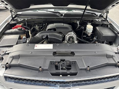 Used 2012 Chevrolet Suburban LT w/ Luxury Package image 30