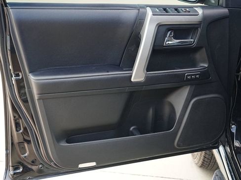 Used 2018 Toyota 4Runner Limited AWD/4WD image 22