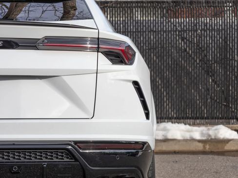 Used 2022 Lamborghini Urus image 24