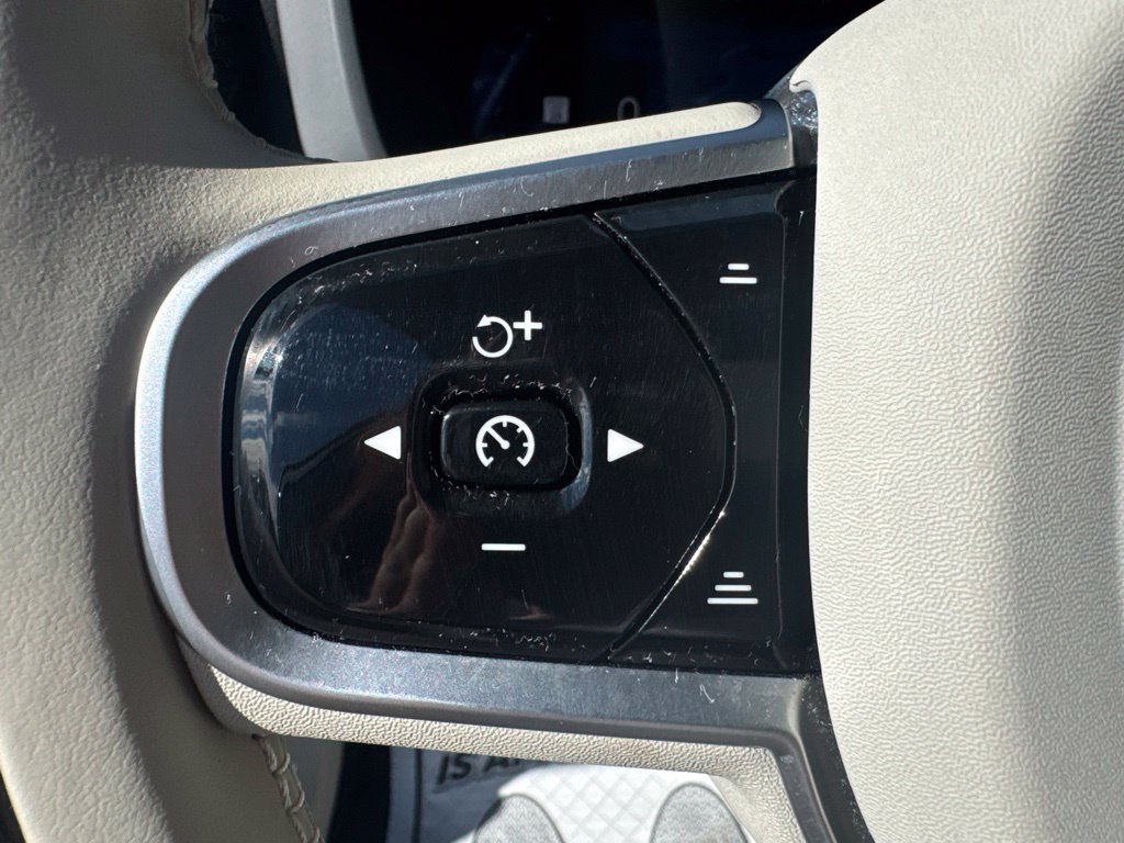 Certified 2025 Volvo XC60 T8 Plus w/ Protection Package Premier AWD/4WD image 22