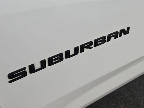 Certified 2024 Chevrolet Suburban Z71 w/ Z71 Off-Road Package AWD/4WD image 38