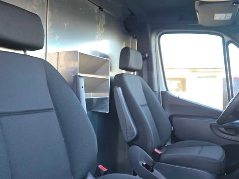 Used 2025 Mercedes-Benz Sprinter 2500 image 13