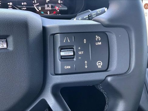 Certified 2025 Land Rover Defender 130 X-Dynamic SE AWD/4WD image 20