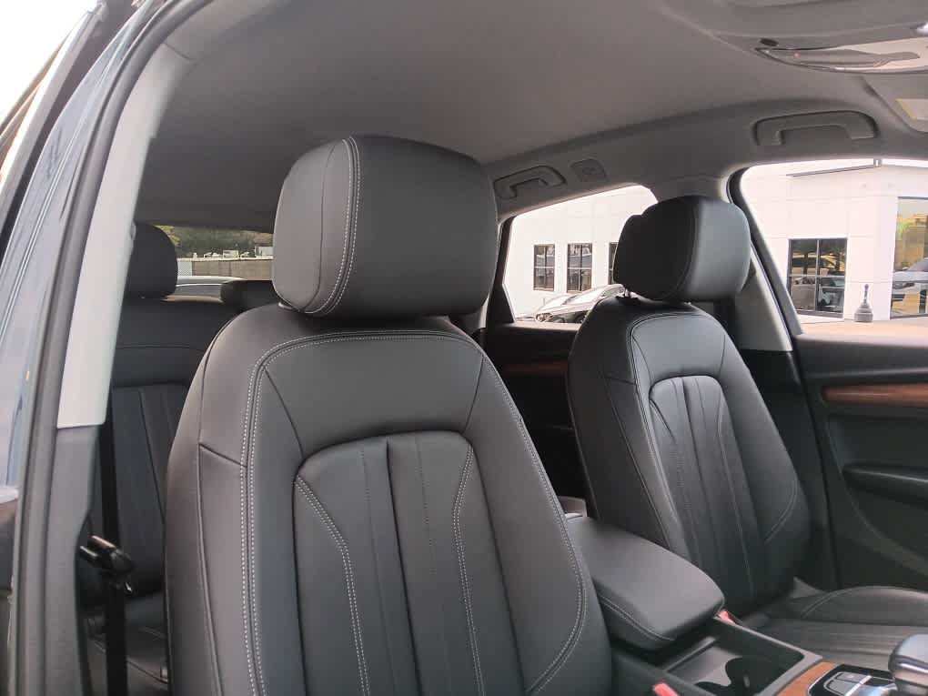 Used 2023 Audi Q5 2.0T Premium w/ Convenience Package AWD/4WD image 11