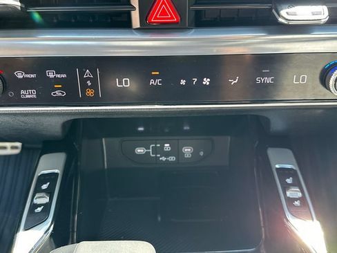 Used 2025 Kia Sorento SX Prestige AWD/4WD image 36