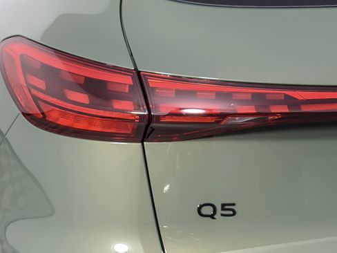 Used 2025 Audi Q5 Premium w/ Convenience Package AWD/4WD image 27