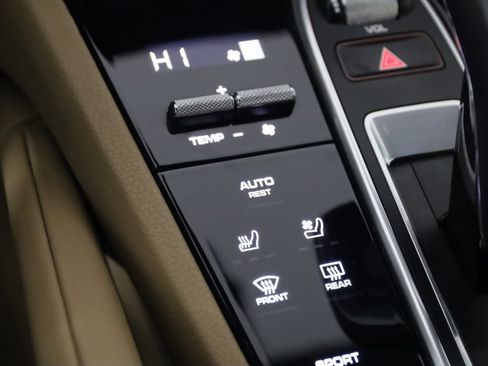 Used 2022 Porsche Cayenne Platinum Edition w/ Premium Package Plus image 13