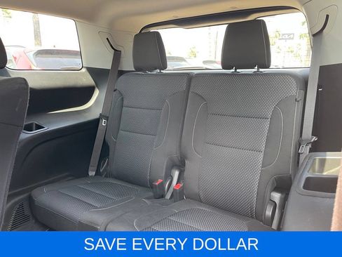 Used 2023 GMC Acadia SLE w/ Driver Convenience Package FWD image 17