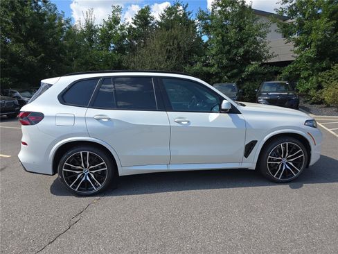New 2026 BMW X5 xDrive40i w/ M Sport Package AWD/4WD image 2