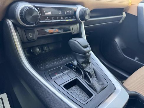 Used 2020 Toyota RAV4 LE FWD image 19