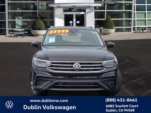 Used 2023 Volkswagen Tiguan SE image 2
