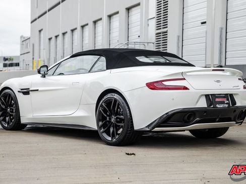 Used 2016 Aston Martin Vanquish Volante image 42