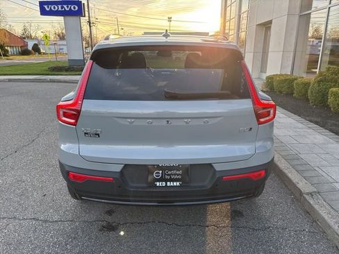 Used 2025 Volvo XC40 B5 Plus image 4
