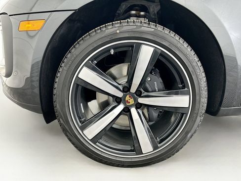 Used 2026 Porsche Macan AWD/4WD image 31