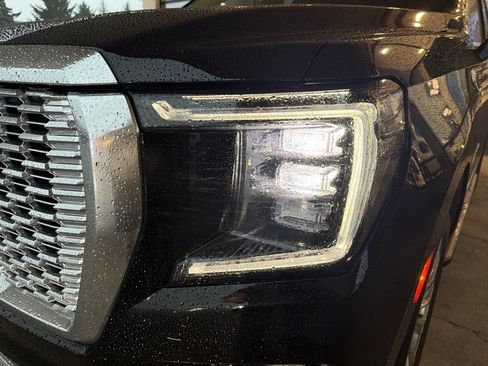 Used 2022 GMC Yukon Denali AWD/4WD image 9