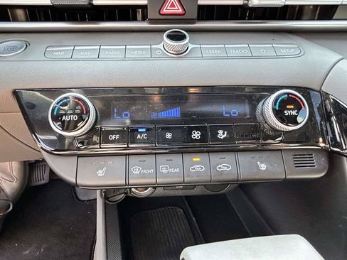 Used 2024 Hyundai Elantra SEL w/ Convenience Package FWD image 20