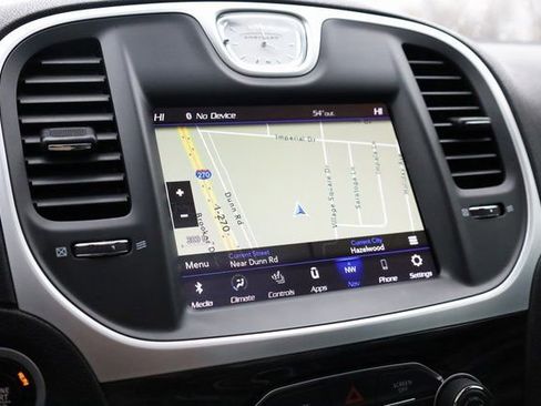 Used 2022 Chrysler 300 Touring L w/ Popular Equipment Group image 18