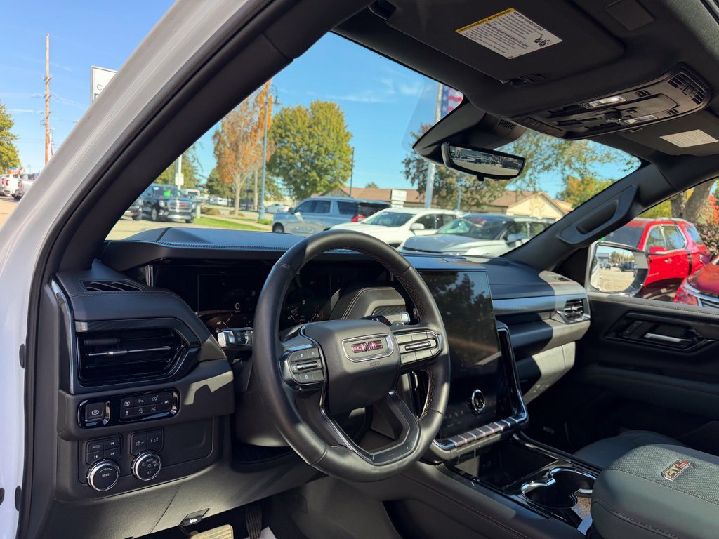 Used 2025 GMC Yukon AT4 w/ AT4 Premium Package AWD/4WD image 16