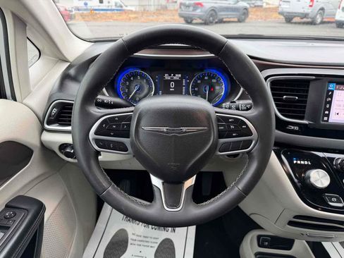 Used 2023 Chrysler Voyager LX image 21