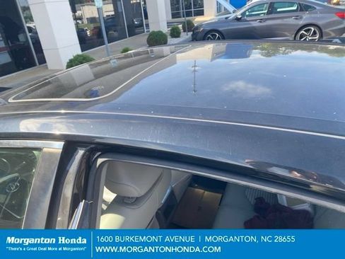 Used 2018 Toyota Camry SE w/ Moonroof Package FWD image 11