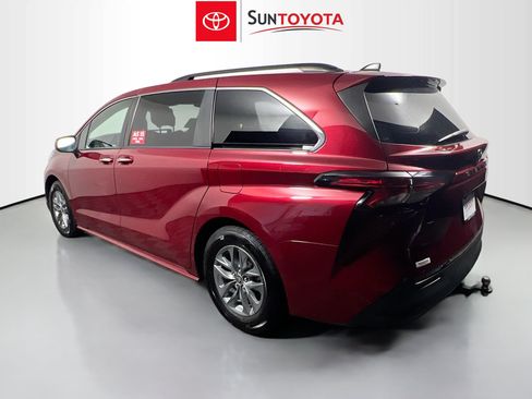 Used 2022 Toyota Sienna XLE FWD image 6