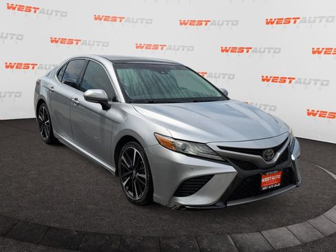 Used 2018 Toyota Camry XSE FWD image 7