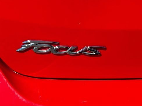 Used 2016 Ford Focus SE w/ SE Sport Package FWD image 29