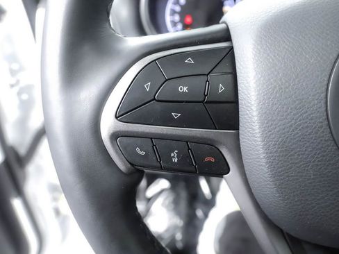 Used 2022 Jeep Grand Cherokee Limited image 15