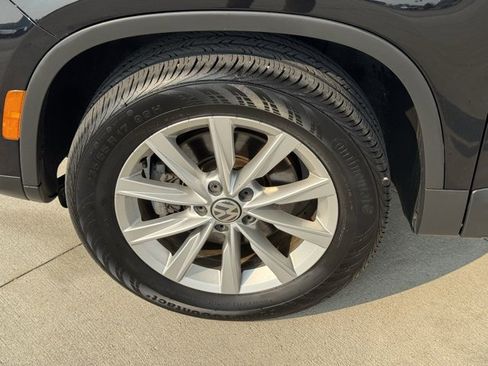 Used 2017 Volkswagen Tiguan S image 13