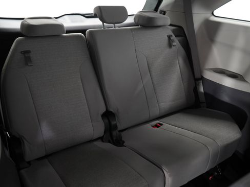 Used 2024 Toyota Sienna LE image 13