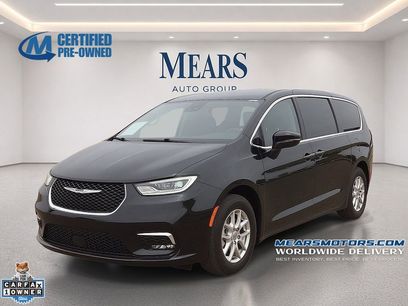 Used 2023 Chrysler Pacifica Touring-L